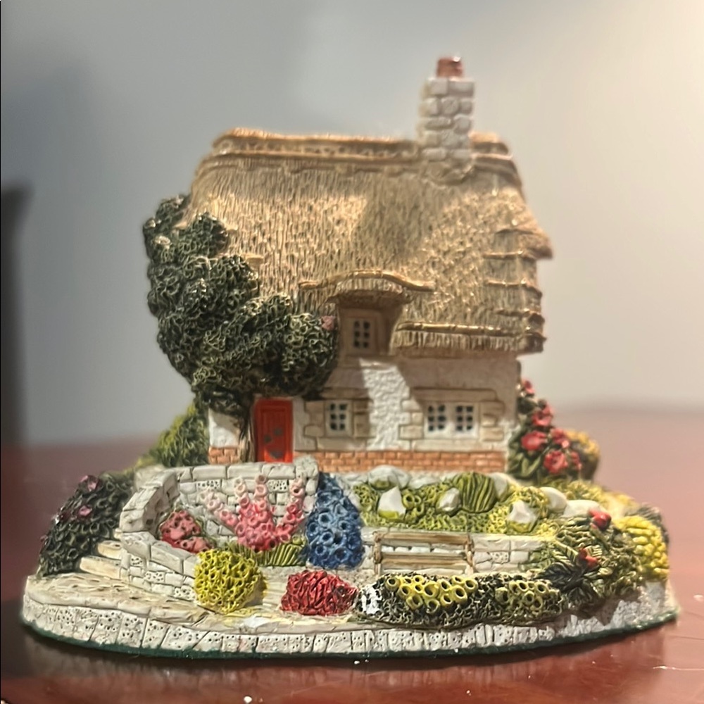 Charming Fraser Collection Vintage Cottage: The Classic Collection